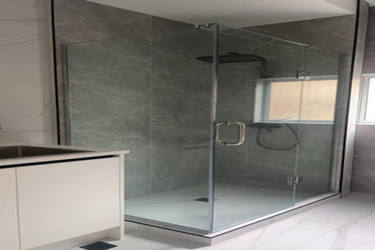 Photo of property in 18 Paisley Street, Mellons Bay, Auckland, 2014