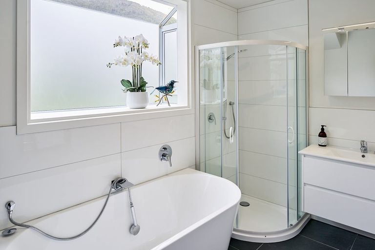 Photo of property in 407 Muritai Road, Eastbourne, Lower Hutt, 5013