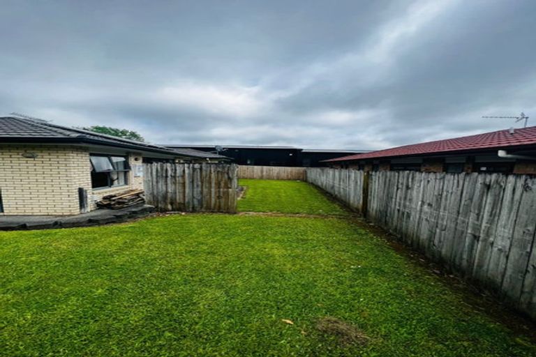 Photo of property in 2 Claywest Place, Glen Eden, Auckland, 0602