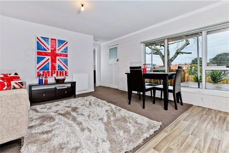 Photo of property in 16a Holiday Road, Stanmore Bay, Whangaparaoa, 0932