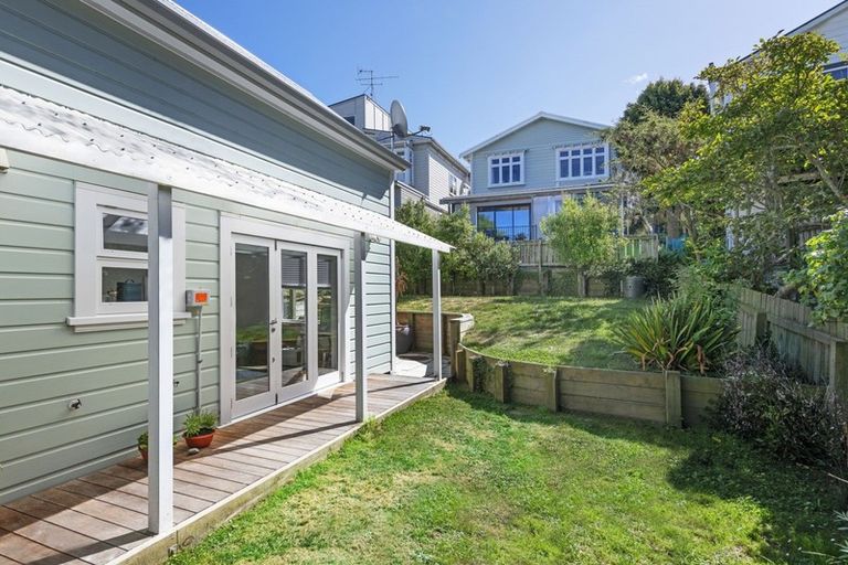 Photo of property in 1 Overtoun Terrace, Hataitai, Wellington, 6021