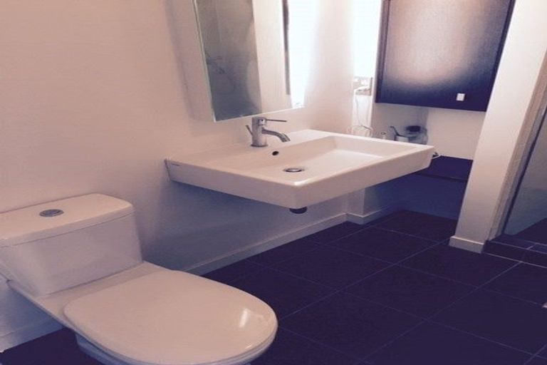 Photo of property in Montreaux Apartments, 5e/164 The Terrace, Wellington Central, Wellington, 6011