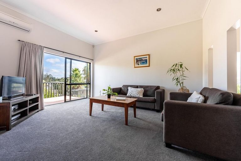 Photo of property in 38 Rivervale Grove, Stanmore Bay, Whangaparaoa, 0932