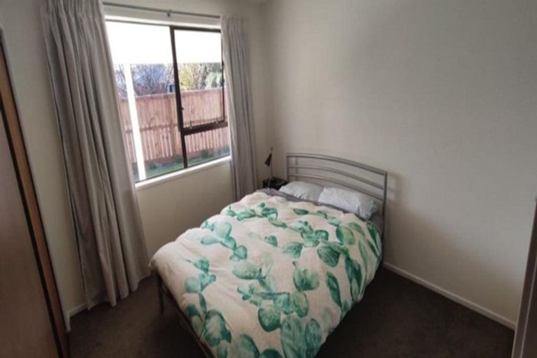 Photo of property in 8 Warner Place, Heathcote Valley, Christchurch, 8022