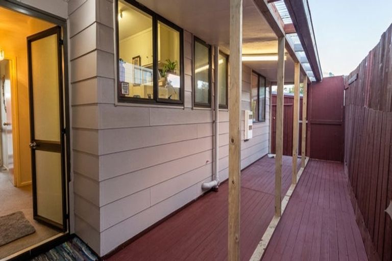 Photo of property in 17 Faram Place, Massey, Auckland, 0614