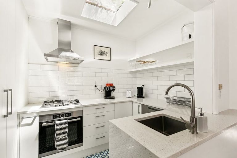 Photo of property in 210 Sydney Street West, Thorndon, Wellington, 6011