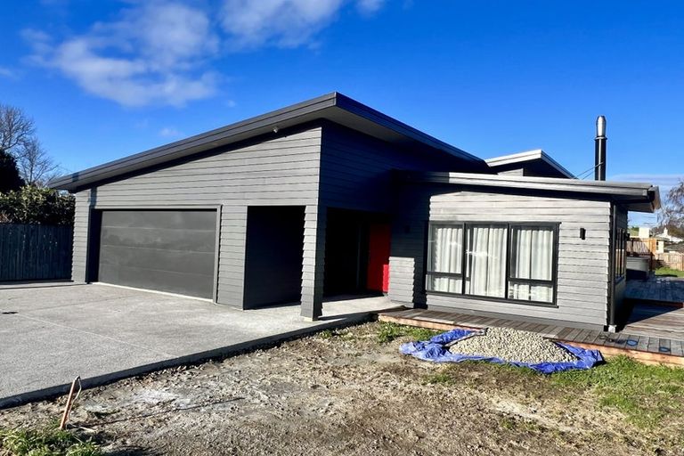Photo of property in 74 Cologne Street, Martinborough, 5711