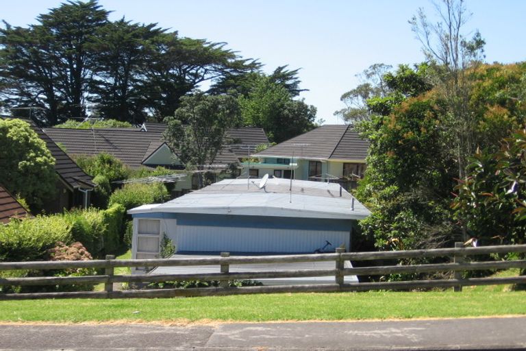 Photo of property in 1/11 Aorangi Place, Birkenhead, Auckland, 0626
