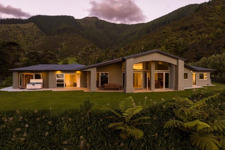 Photo of property in 5564 Kenepuru Road, Waitaria Bay, Picton, 7282