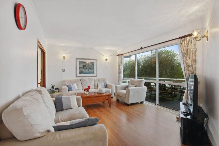 Photo of property in 33 Nevada Avenue, Pakuranga Heights, Auckland, 2010