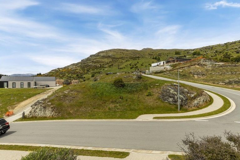 Photo of property in 1 Elk Place, Kelvin Heights, Queenstown, 9300