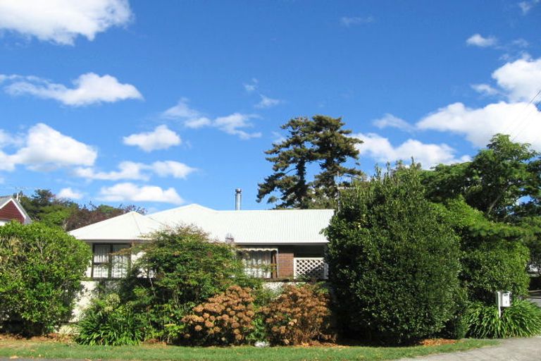 Photo of property in 2 Johnswood Grove, Clouston Park, Upper Hutt, 5018