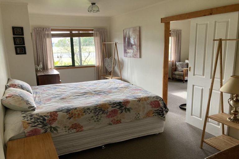 Photo of property in 166 Torkar Road, Clarks Beach, 2122