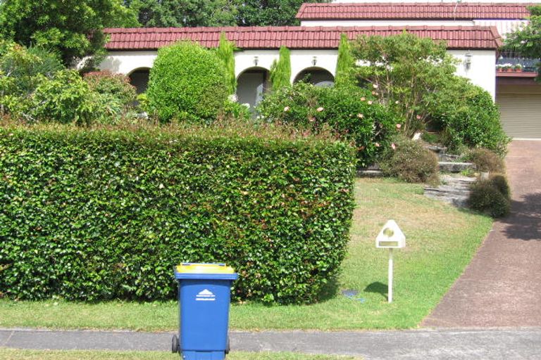 Photo of property in 13 Robin Lane, Browns Bay, Auckland, 0630
