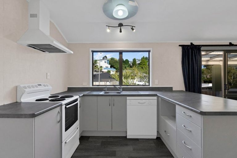 Photo of property in 87 Heta Road, Highlands Park, New Plymouth, 4312