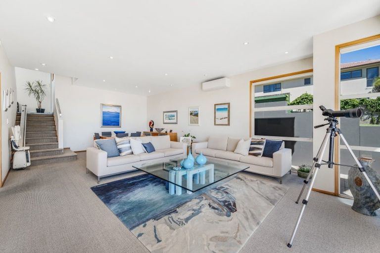 Photo of property in 33 Takutai Avenue, Half Moon Bay, Auckland, 2012