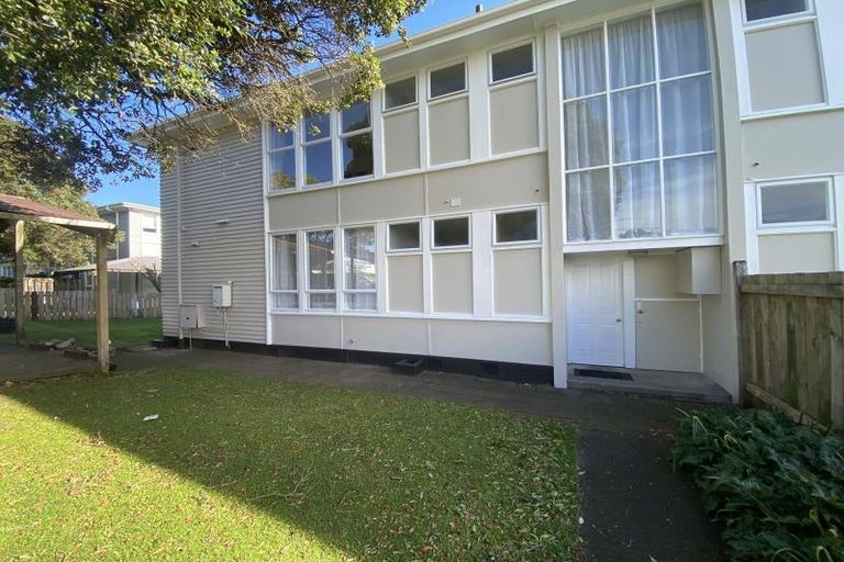 Photo of property in 27 Cook Street, Marfell, New Plymouth, 4310