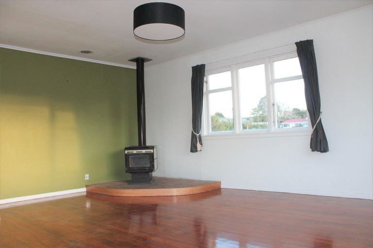 Photo of property in 1/1 Wattle Road, Sunnyvale, Auckland, 0612