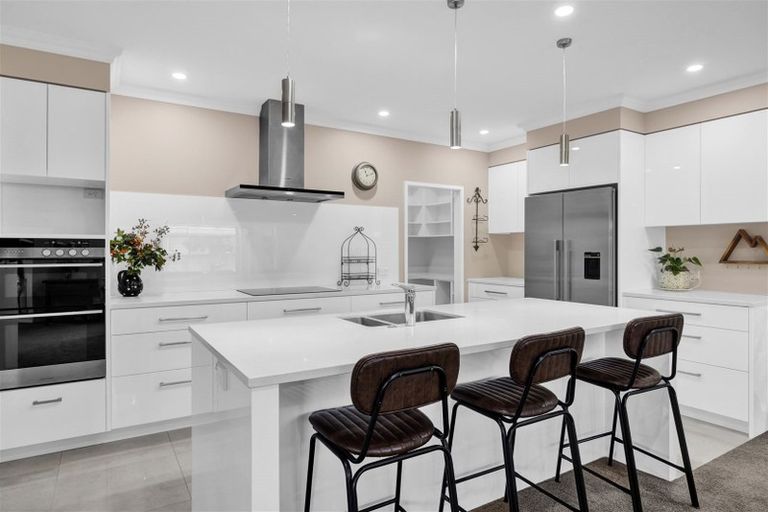 Photo of property in 9 Links Drive, Waiwhakaiho, New Plymouth, 4312