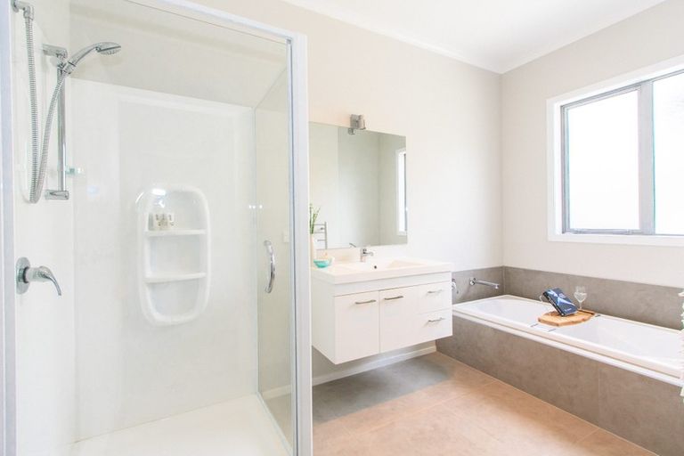 Photo of property in 12 Stewart Crescent, Hokowhitu, Palmerston North, 4410