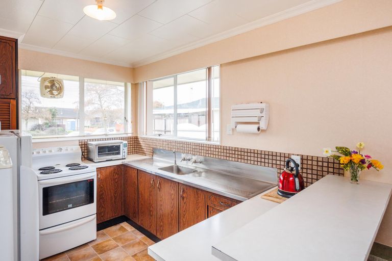 Photo of property in 15 Grange Place, Milson, Palmerston North, 4414