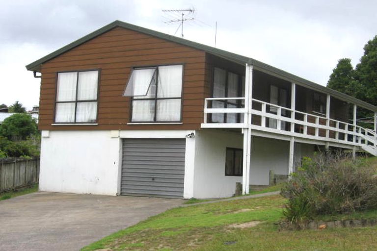Photo of property in 18 Thalia Place, Totara Vale, Auckland, 0629