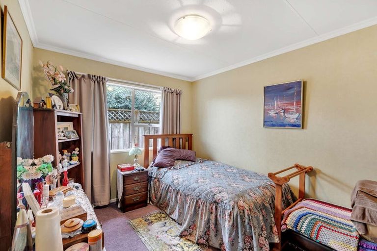 Photo of property in 16 Antrim Place, Hokowhitu, Palmerston North, 4410