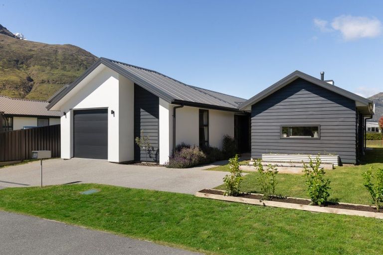 Photo of property in 33 Peterley Road, Lower Shotover, Queenstown, 9304