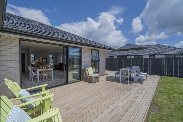 Photo of property in 8 Palm Drive, Whitianga, 3510
