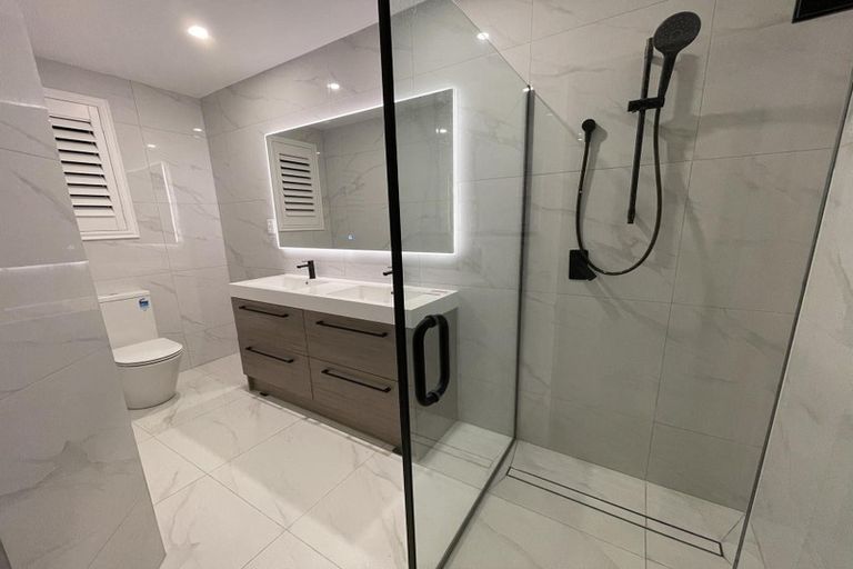 Photo of property in 3 Ballintra Close, Pinehill, Auckland, 0632