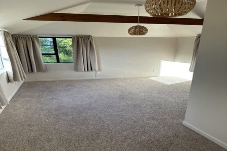 Photo of property in 2/136 Karori Road, Karori, Wellington, 6012