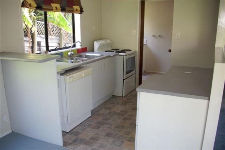 Photo of property in 2/25 Gazelle Avenue, Beach Haven, Auckland, 0626