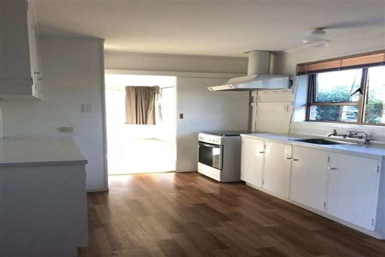 Photo of property in 2/18 Miro Road, Mangere Bridge, Auckland, 2022