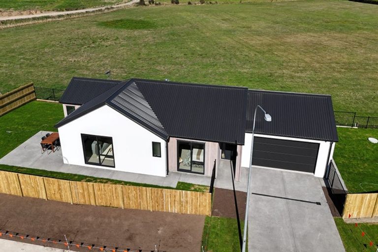 Photo of property in 100 Waipunahau Road, Waikanae, 5036