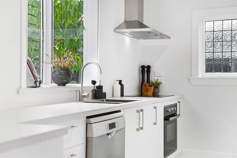 Photo of property in 8 Scotston Avenue, St Albans, Christchurch, 8052