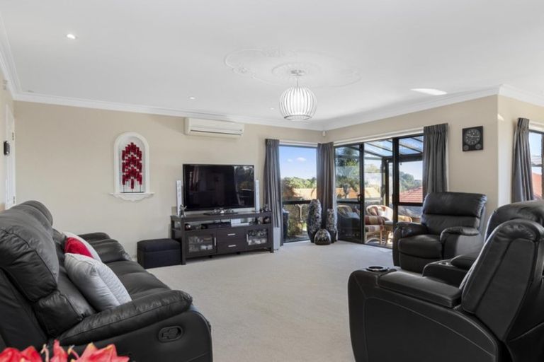 Photo of property in 60 Oteki Park Drive, Welcome Bay, Tauranga, 3112