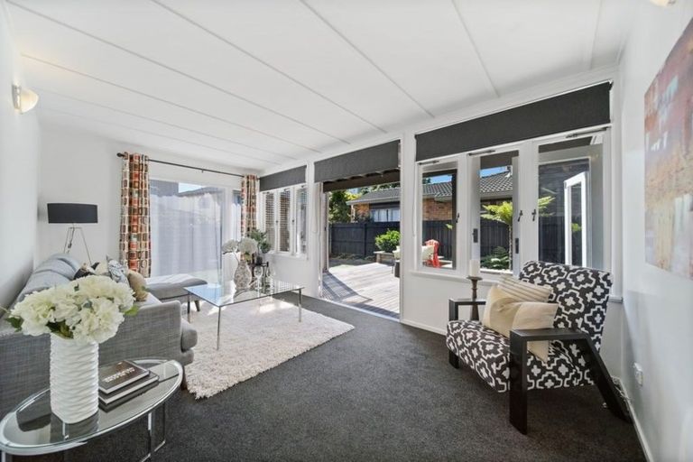 Photo of property in 1/195 Fisher Parade, Farm Cove, Auckland, 2012