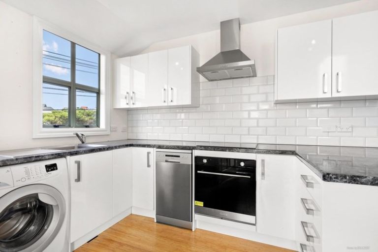 Photo of property in 2/168 Tinakori Road, Thorndon, Wellington, 6011