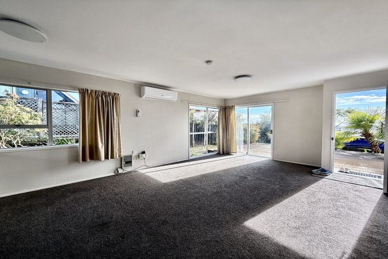 Photo of property in 2/7 Tromie Place, Highland Park, Auckland, 2010