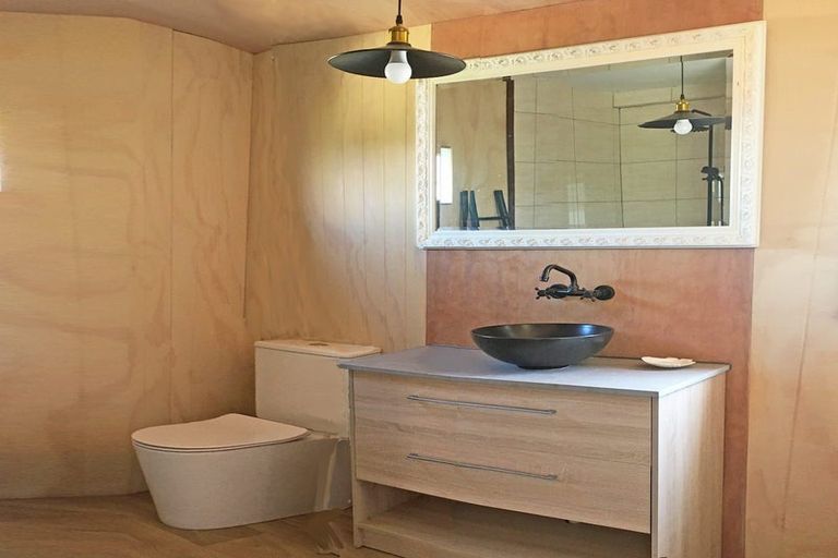 Photo of property in 12 Wainamu Road, Raglan, 3297