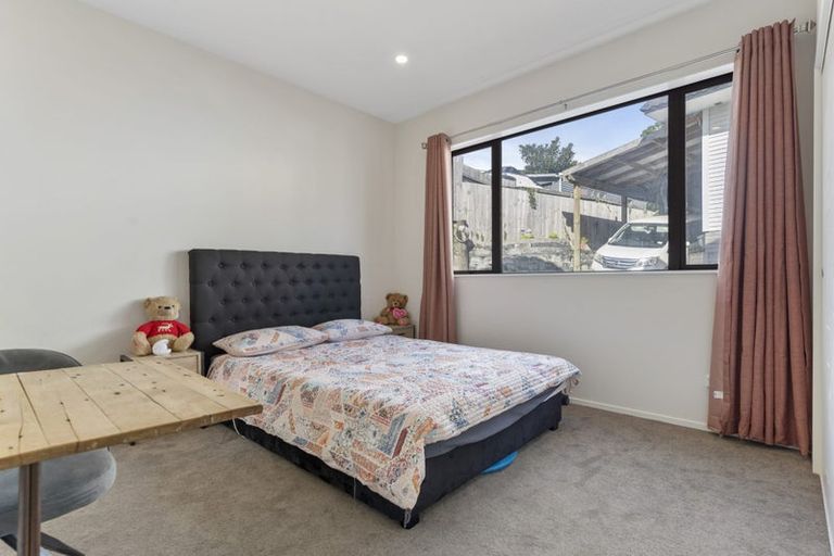 Photo of property in 86a Kelman Road, Kelston, Auckland, 0602