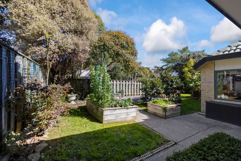 Photo of property in 16 Cranbrook Grove, Waikanae, 5036