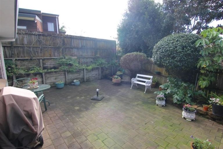 Photo of property in 1/9 Kells Place, Botany Downs, Auckland, 2010