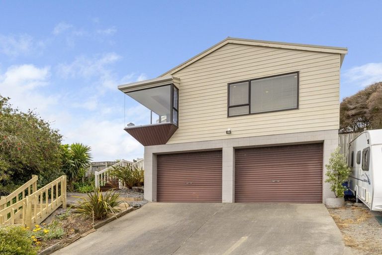 Photo of property in 15 Pine Ridge Terrace, Waikanae Beach, Waikanae, 5036