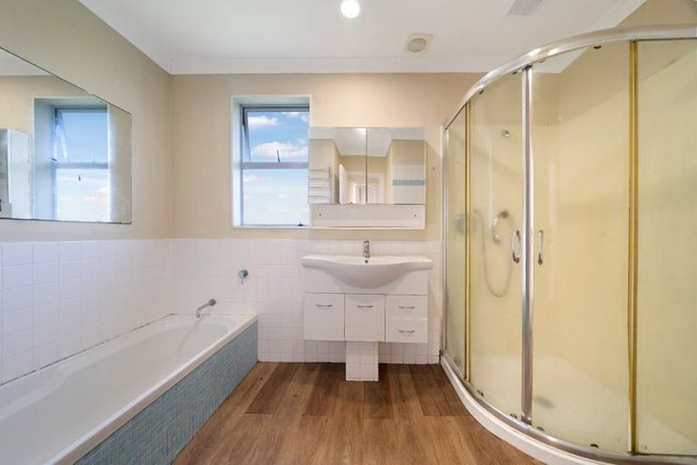 Photo of property in 79 Godley Road, Green Bay, Auckland, 0604
