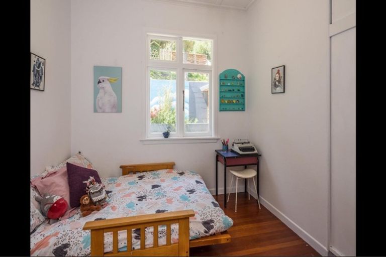 Photo of property in 175 Houghton Bay Road, Houghton Bay, Wellington, 6023