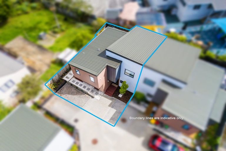 Photo of property in 17d Crosby Road, West Harbour, Auckland, 0618