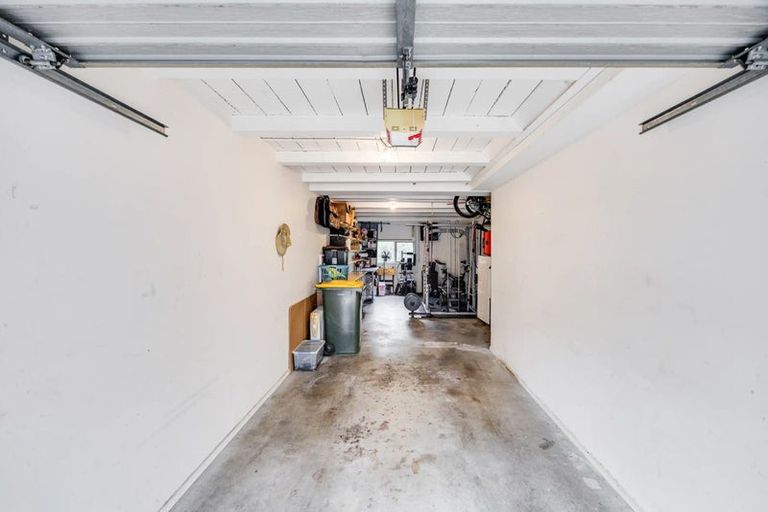 Photo of property in The Haven, 9/120 Beach Haven Road, Beach Haven, Auckland, 0626
