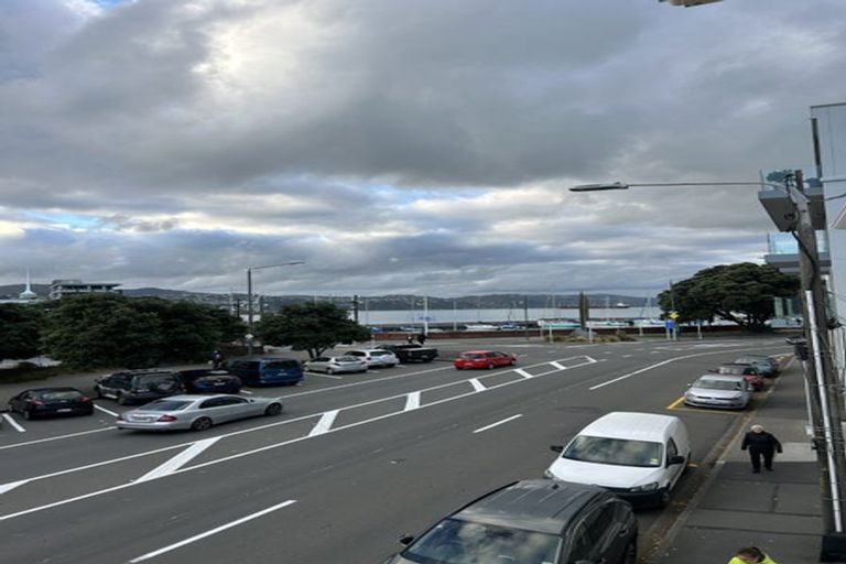 Photo of property in 68 Oriental Parade, Oriental Bay, Wellington, 6011