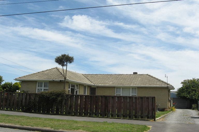 Photo of property in 37 Emlyn Place, Avondale, Christchurch, 8061